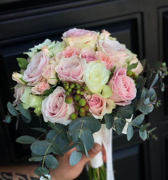 Pembe beyaz güllerin ahengi